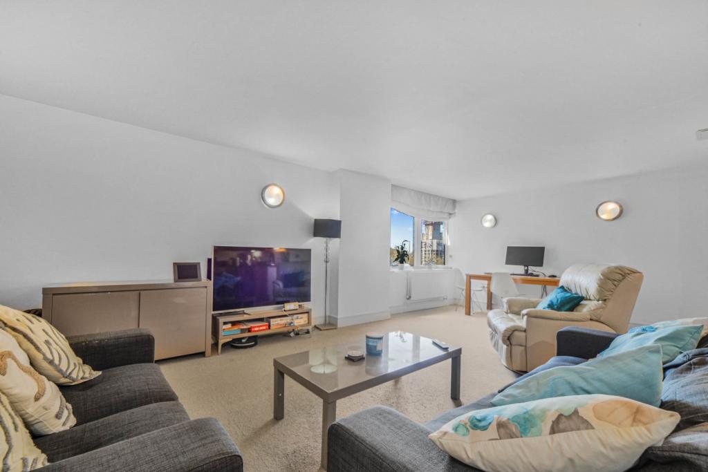 Canary Central – 1 Bedroom Apartment for Sale – £380,000 – Canary Wharf, London E14