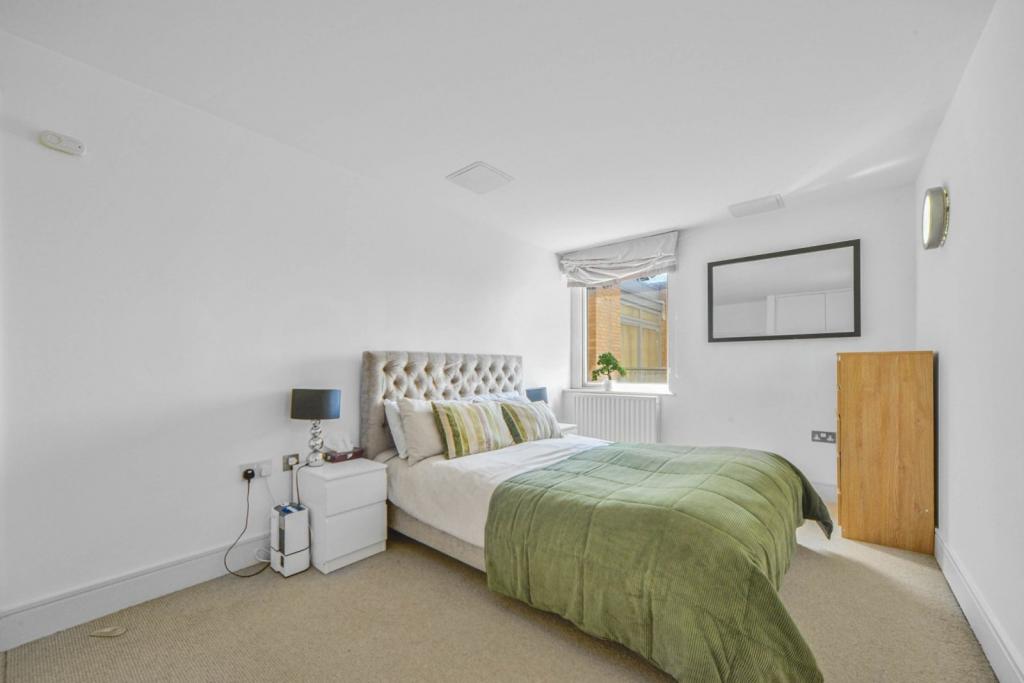 Canary Central – 1 Bedroom Apartment for Sale – £380,000 – Canary Wharf, London E14