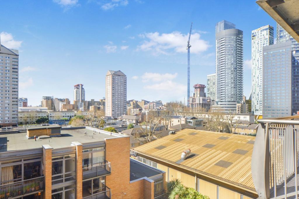 Canary Central – 1 Bedroom Apartment for Sale – £380,000 – Canary Wharf, London E14