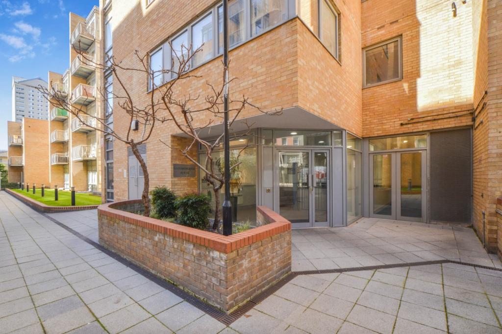 Canary Central – 1 Bedroom Apartment for Sale – £380,000 – Canary Wharf, London E14