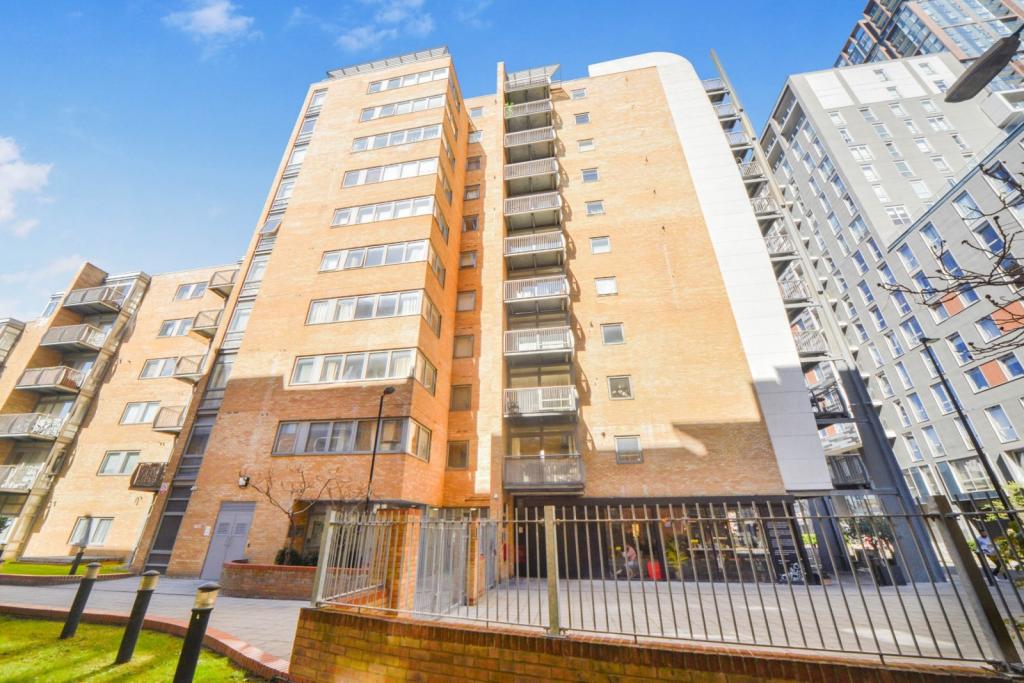 Canary Central – 1 Bedroom Apartment for Sale – £380,000 – Canary Wharf, London E14