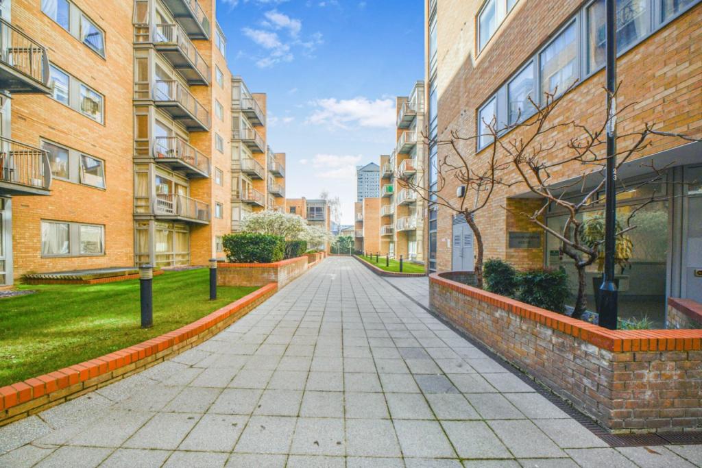 Canary Central – 1 Bedroom Apartment for Sale – £380,000 – Canary Wharf, London E14