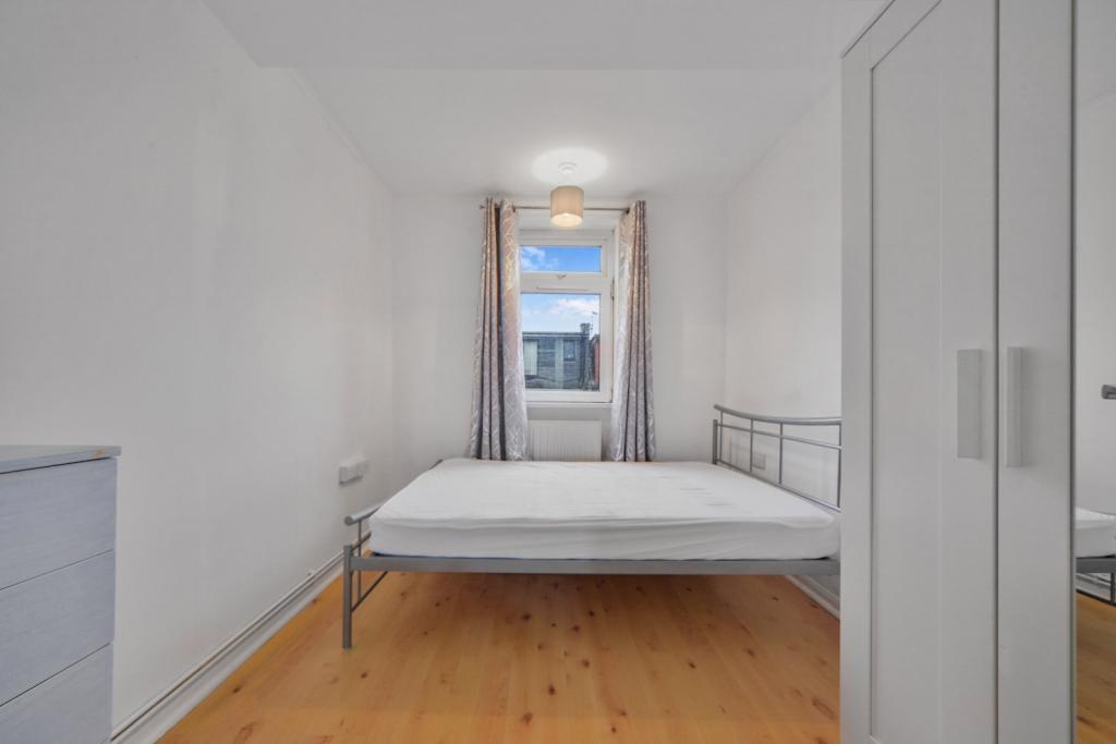 Glengarnock Avenue – 3 Bedroom Apartment for Sale – £400,000 – Isle of Dogs, London E14