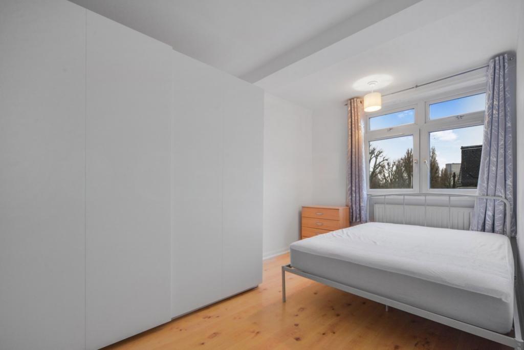 Glengarnock Avenue – 3 Bedroom Apartment for Sale – £400,000 – Isle of Dogs, London E14