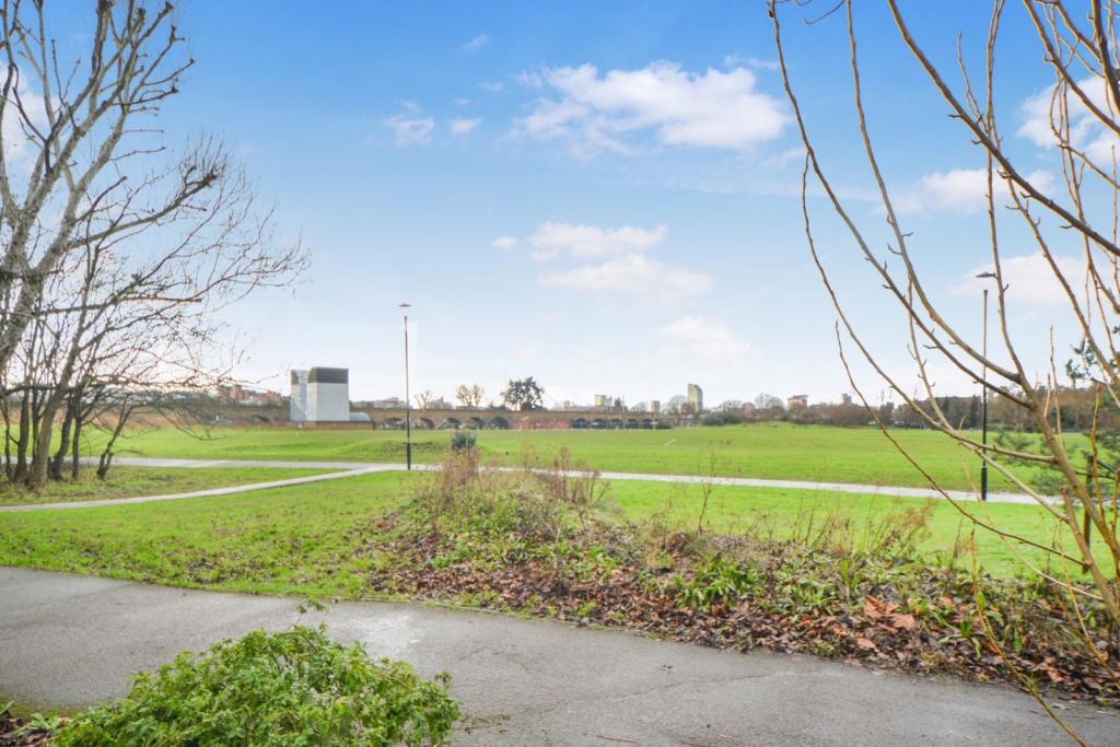 Glengarnock Avenue – 3 Bedroom Apartment for Sale – £400,000 – Isle of Dogs, London E14