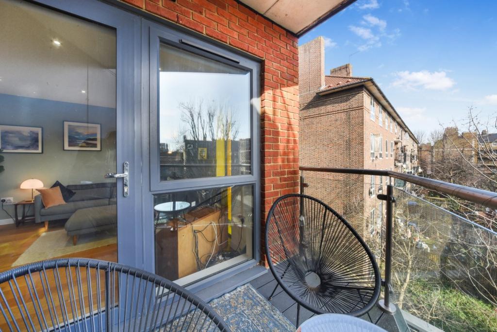 Waleorde Road – 2 Bedroom Apartment for Sale – £500,000 – Southwark, London SE17