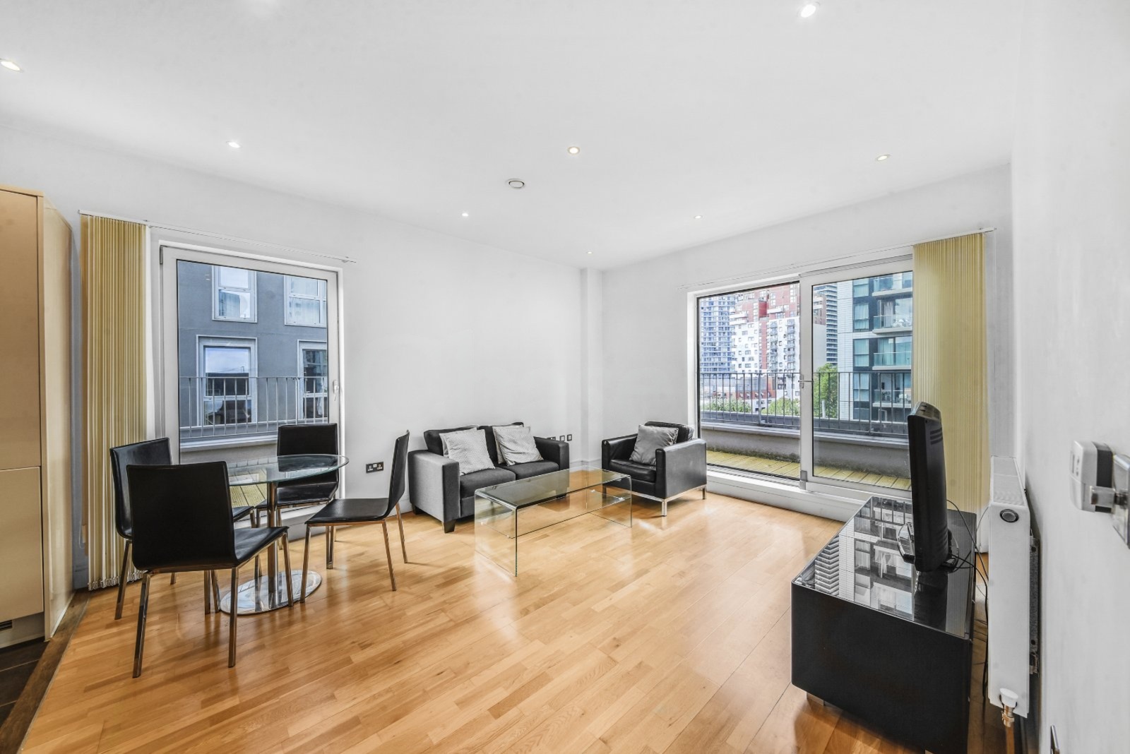 Indescon Square – 1 Bedroom Apartment for Sale – £390,000 – Canary Wharf, London E14