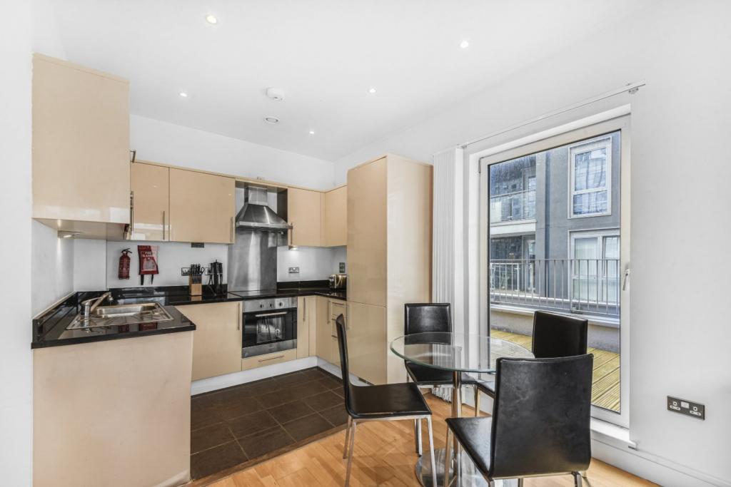 Indescon Square – 1 Bedroom Apartment for Sale – £390,000 – Canary Wharf, London E14