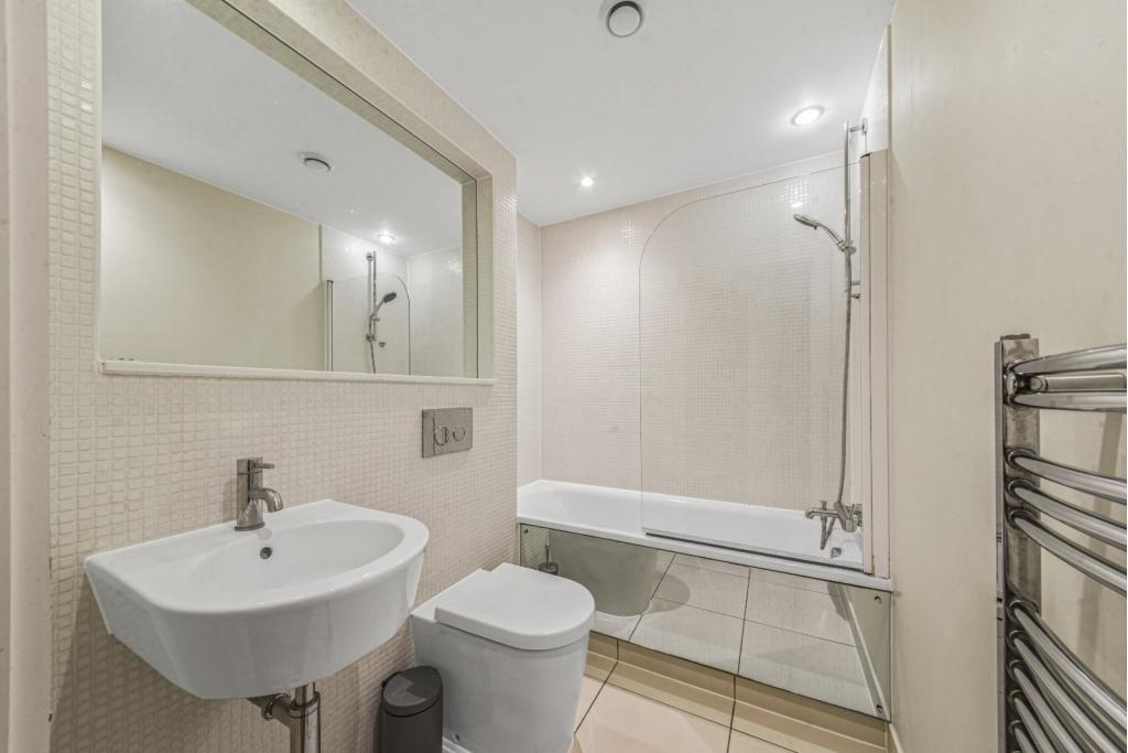 Indescon Square – 1 Bedroom Apartment for Sale – £390,000 – Canary Wharf, London E14