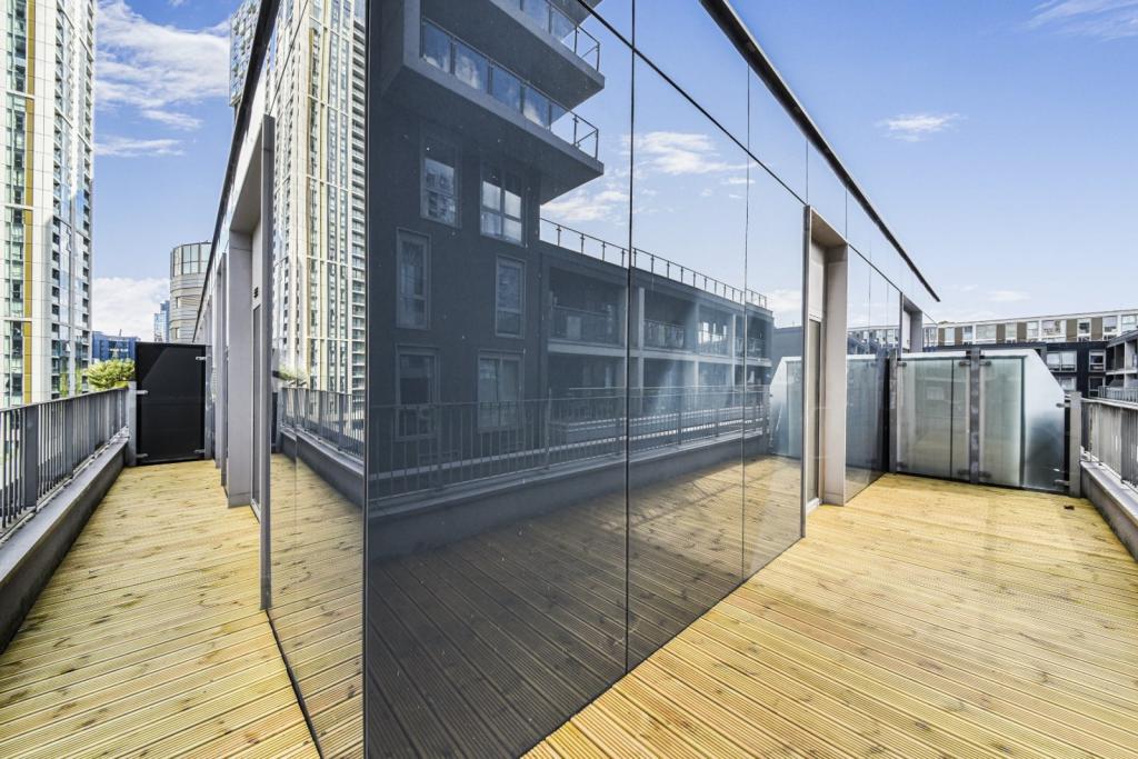 Indescon Square – 1 Bedroom Apartment for Sale – £390,000 – Canary Wharf, London E14