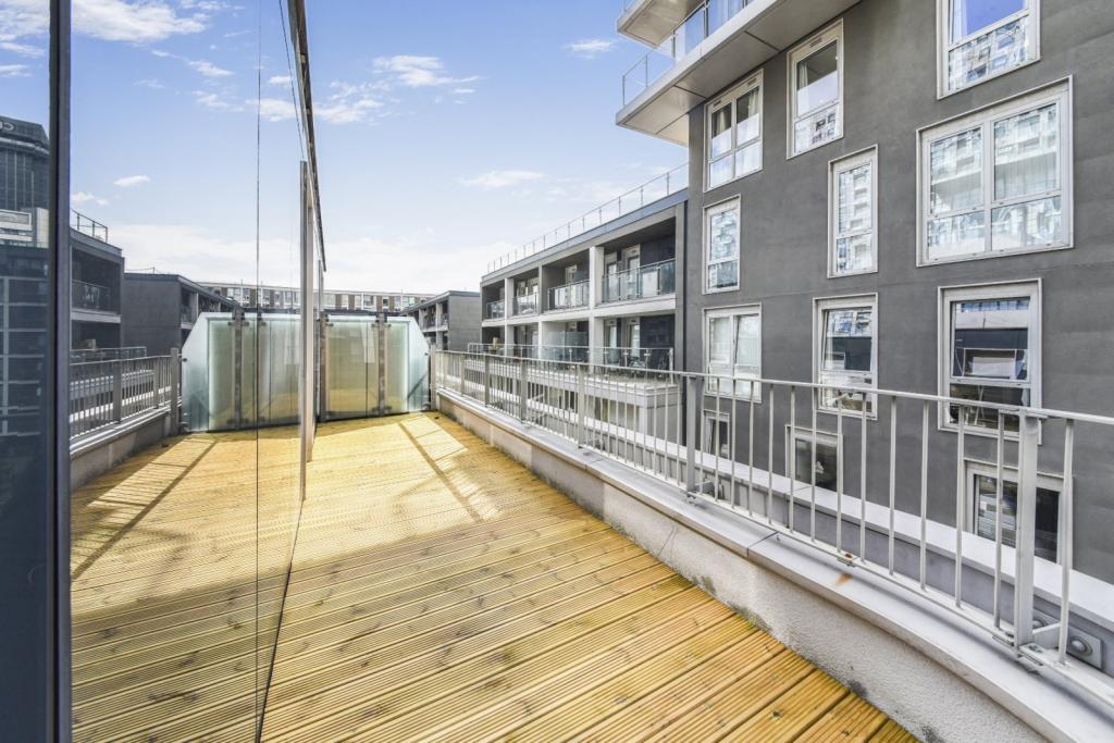 Indescon Square – 1 Bedroom Apartment for Sale – £390,000 – Canary Wharf, London E14