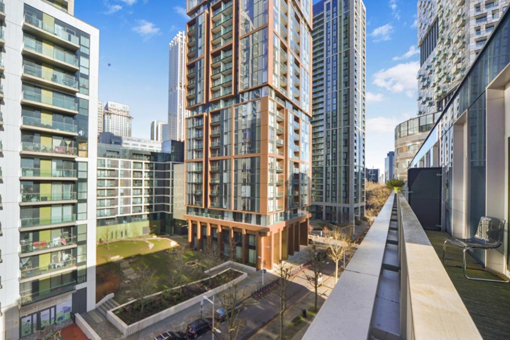 Indescon Square – 1 Bedroom Apartment for Sale – £390,000 – Canary Wharf, London E14