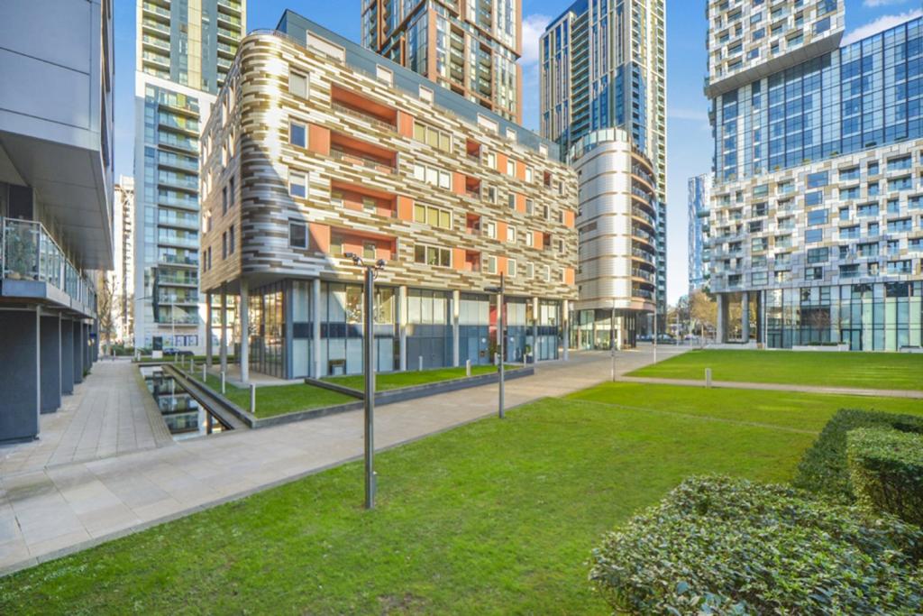 Indescon Square – 1 Bedroom Apartment for Sale – £390,000 – Canary Wharf, London E14