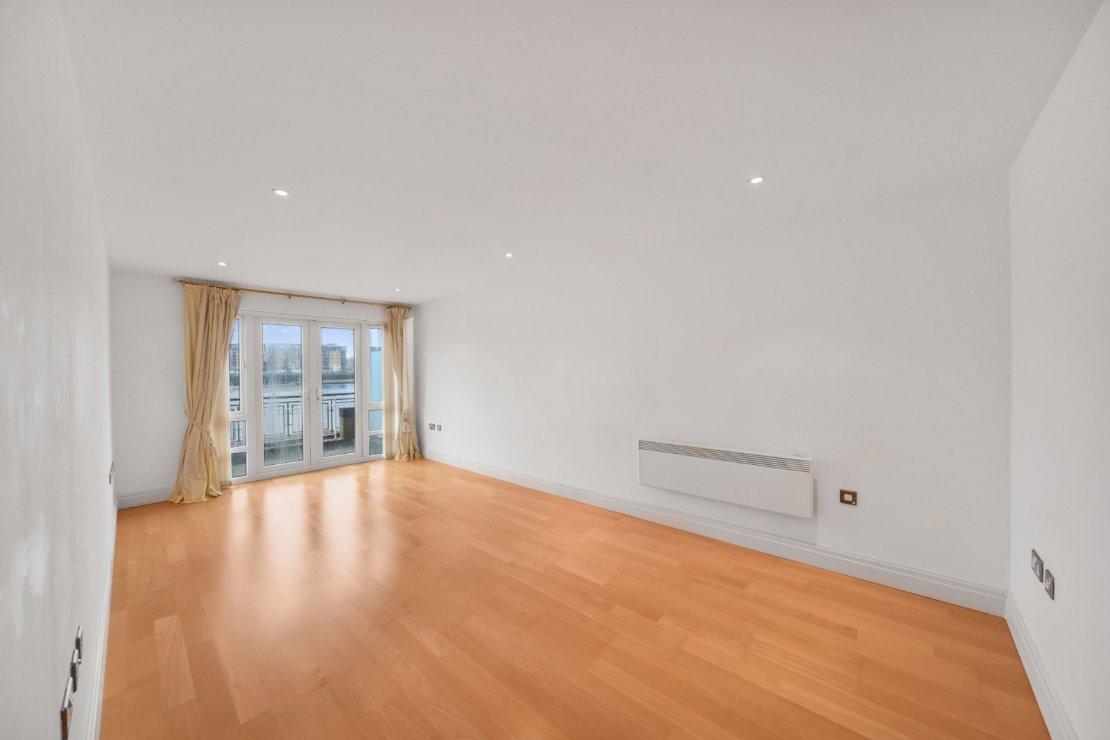 St Davids Square – 2 Bedroom Apartment for Sale – £550,000 – Isle of Dogs, London E14