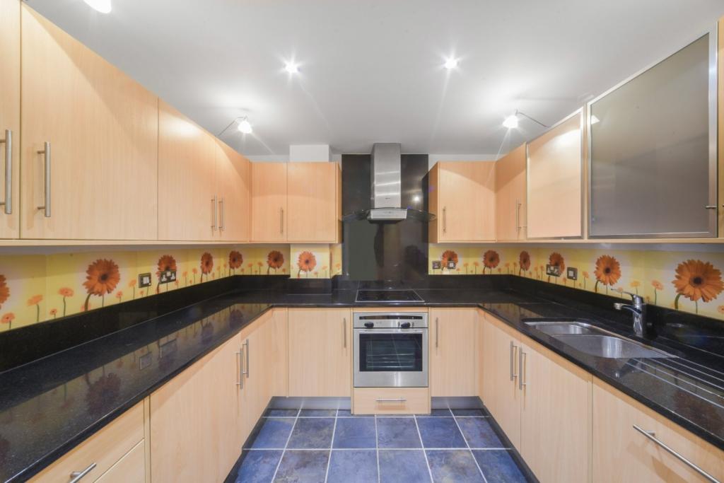 St Davids Square – 2 Bedroom Apartment for Sale – £550,000 – Isle of Dogs, London E14