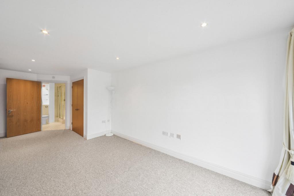 St Davids Square – 2 Bedroom Apartment for Sale – £550,000 – Isle of Dogs, London E14