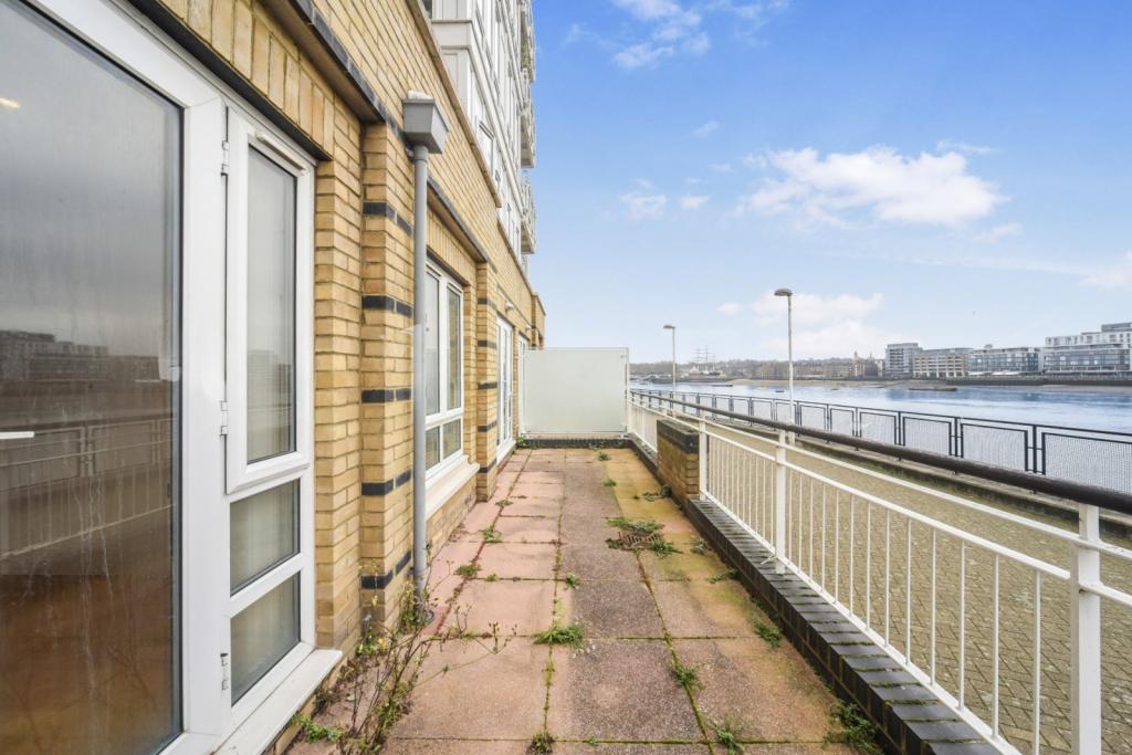 St Davids Square – 2 Bedroom Apartment for Sale – £550,000 – Isle of Dogs, London E14