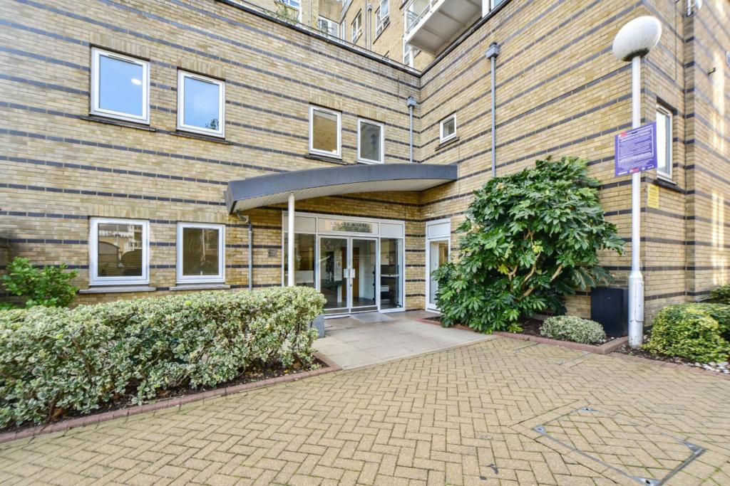 St Davids Square – 2 Bedroom Apartment for Sale – £550,000 – Isle of Dogs, London E14