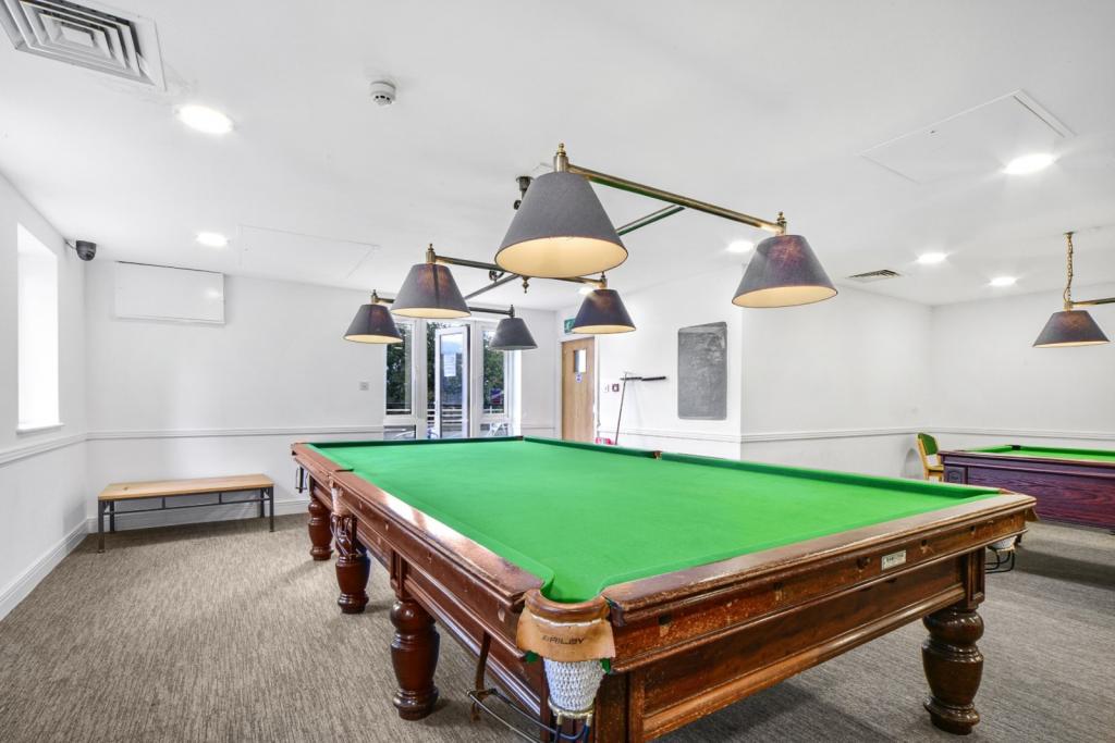 St Davids Square – 2 Bedroom Apartment for Sale – £550,000 – Isle of Dogs, London E14