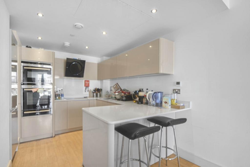 Alie Street – 2 Bedroom Apartment for Sale – £850,000 – Aldgate, London E1