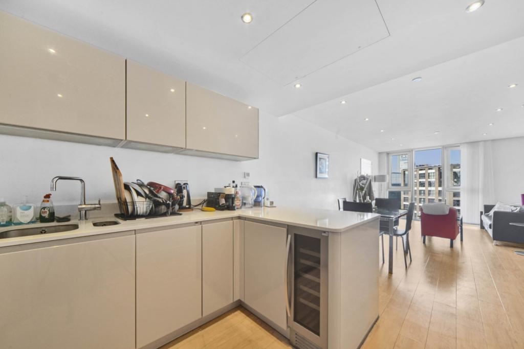 Alie Street – 2 Bedroom Apartment for Sale – £850,000 – Aldgate, London E1