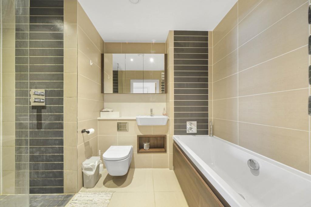 Alie Street – 2 Bedroom Apartment for Sale – £850,000 – Aldgate, London E1