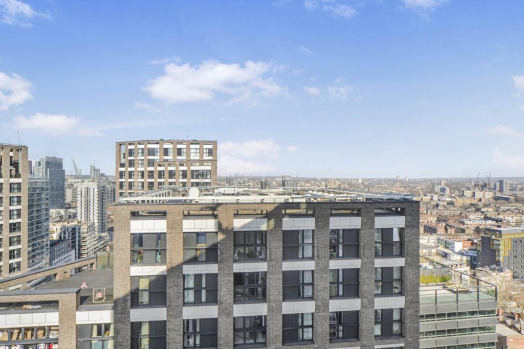 Alie Street – 2 Bedroom Apartment for Sale – £850,000 – Aldgate, London E1