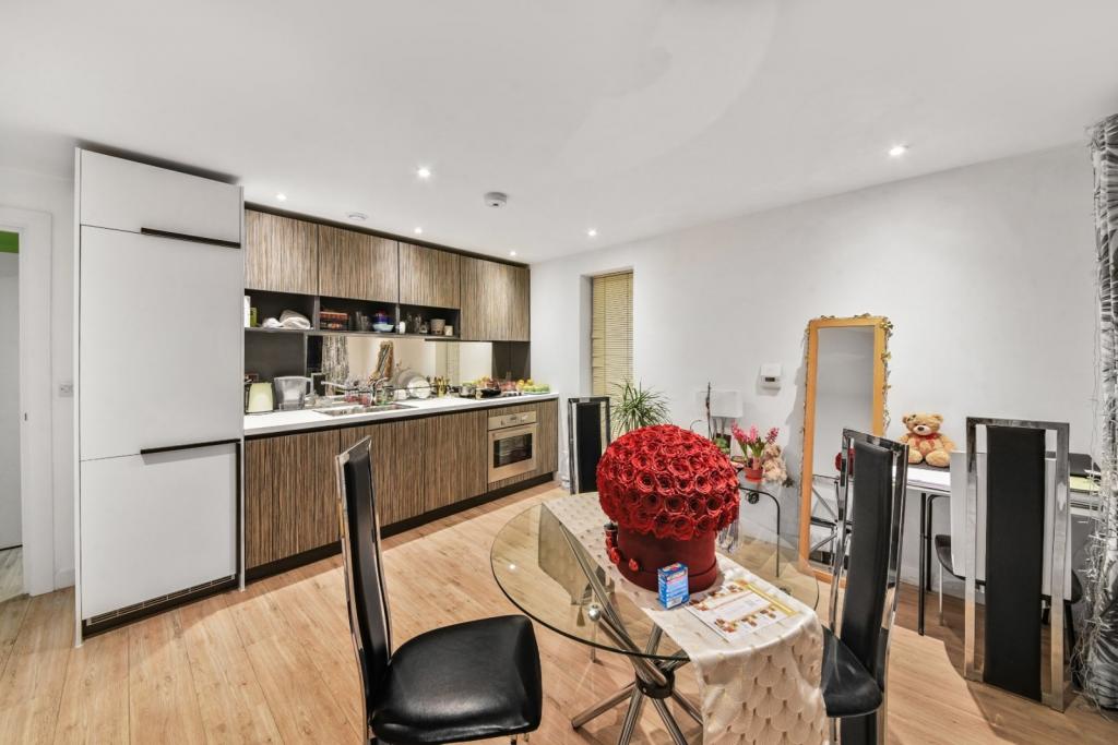 Hester House – 1 Bedroom Apartment for Sale – £300,000 – Lewisham, London SE13