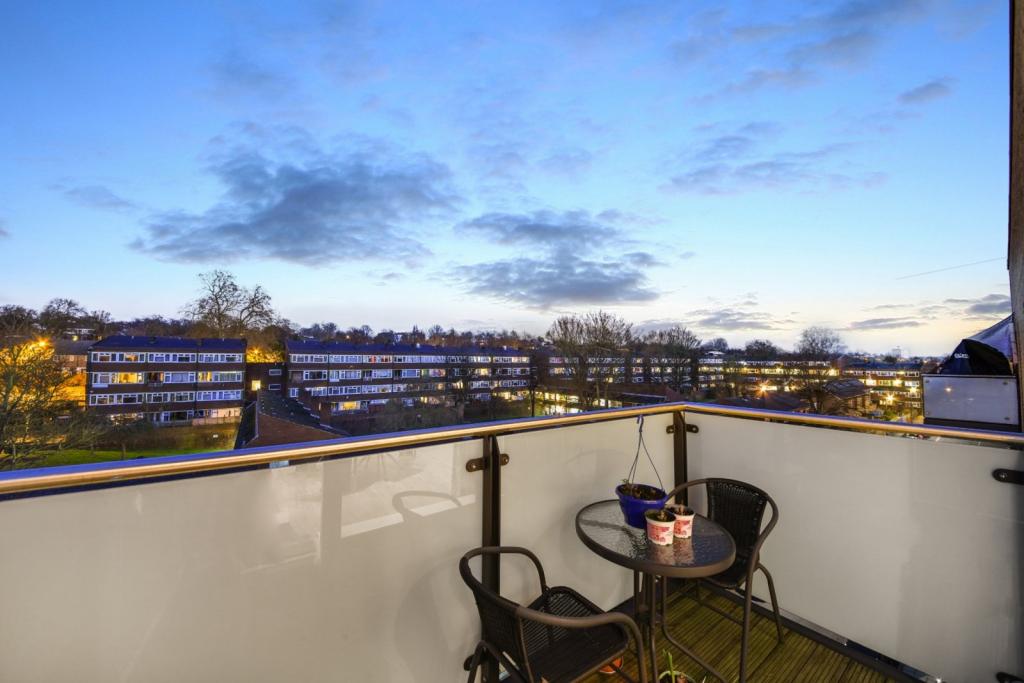 Hester House – 1 Bedroom Apartment for Sale – £300,000 – Lewisham, London SE13