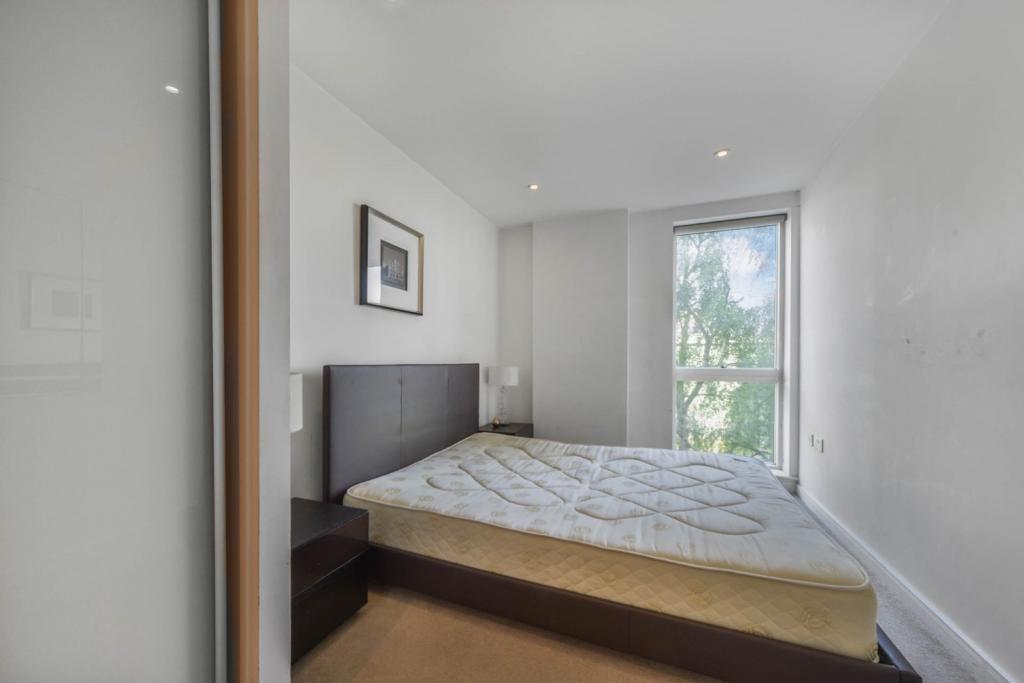 Ceram Court – 1 Bedroom Apartment for Sale – £285,000 – Bow, London E3