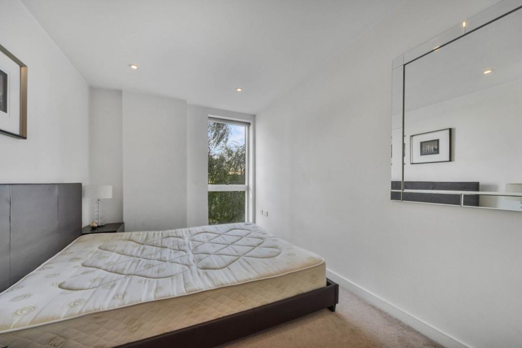 Ceram Court – 1 Bedroom Apartment for Sale – £285,000 – Bow, London E3