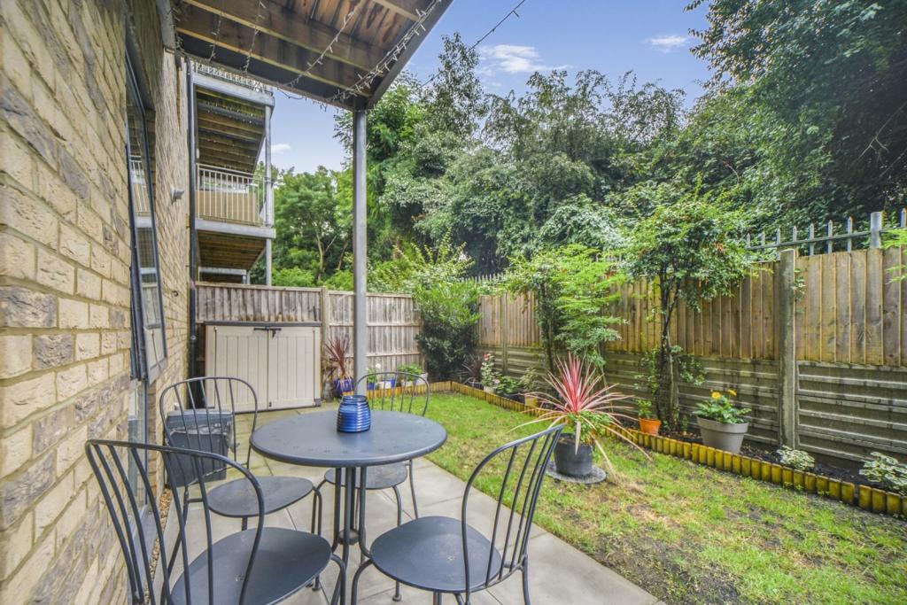 Nauticus Walk – 2 Bedroom Apartment for Sale – £560,000