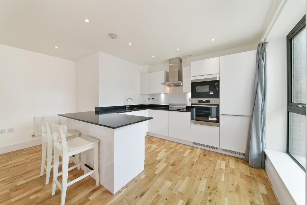 Leven Road, Poplar, London, E14 – 2 Bedroom Apartment for Sale – £425,000 Asking Price