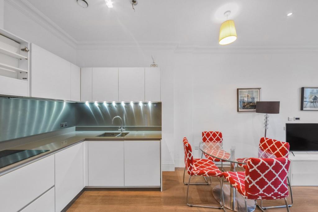 Sterling Mansions, Leman Street, Aldgate, London, E1 – 2 Bedroom Apartment for Sale