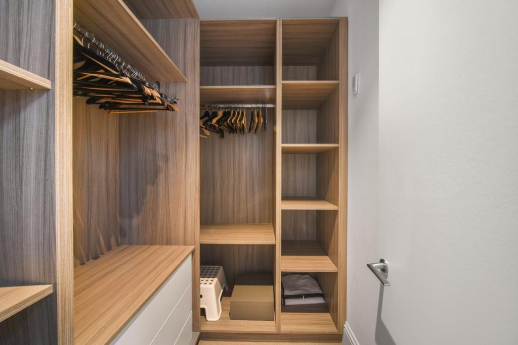 Sterling Mansions, Leman Street, Aldgate, London, E1 – 2 Bedroom Apartment for Sale