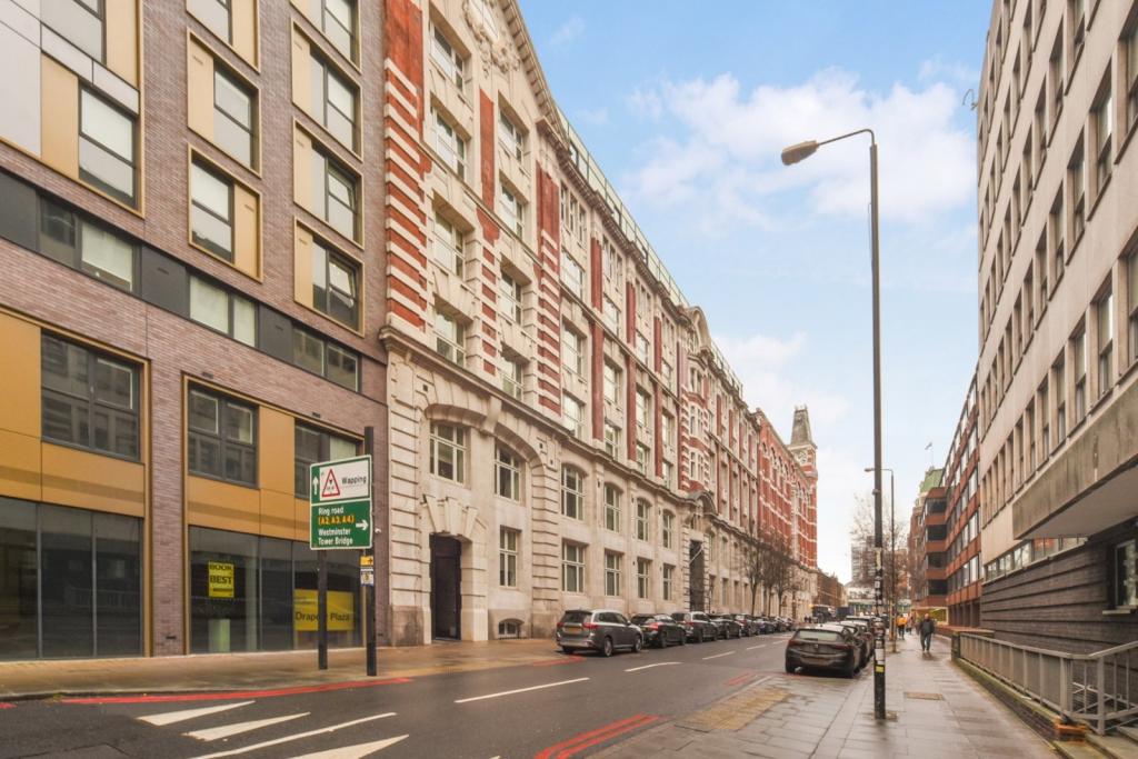 Sterling Mansions, Leman Street, Aldgate, London, E1 – 2 Bedroom Apartment for Sale