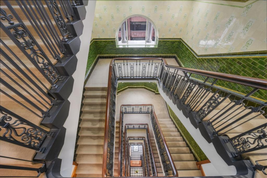 Sterling Mansions, Leman Street, Aldgate, London, E1 – 2 Bedroom Apartment for Sale