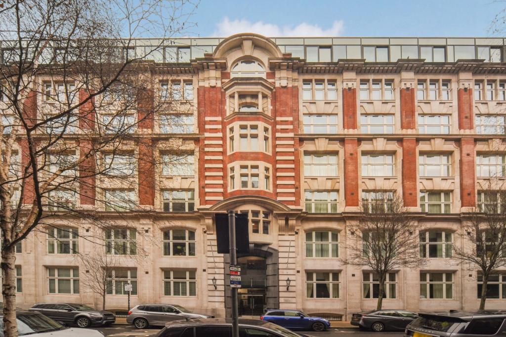 Sterling Mansions, Leman Street, Aldgate, London, E1 – 2 Bedroom Apartment for Sale