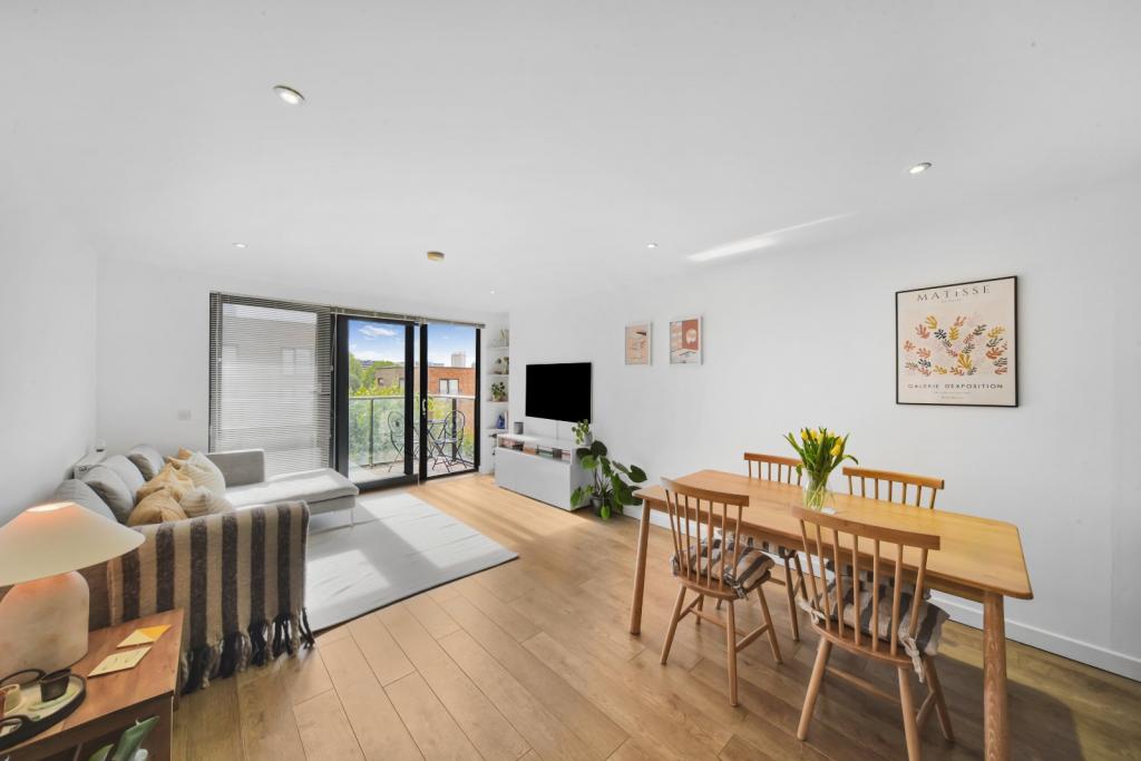 Chadwick Court, Jonzen Walk, Poplar, London, E14 – 2 Bedroom Apartment for Sale