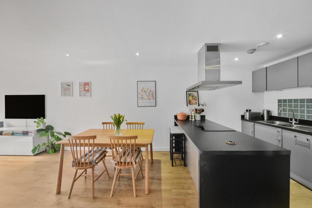 Chadwick Court, Jonzen Walk, Poplar, London, E14 – 2 Bedroom Apartment for Sale