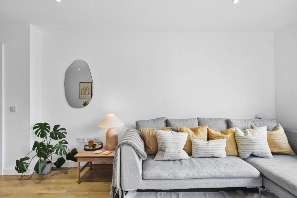 Chadwick Court, Jonzen Walk, Poplar, London, E14 – 2 Bedroom Apartment for Sale