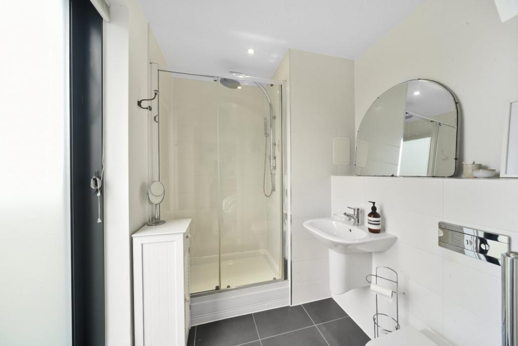 Chadwick Court, Jonzen Walk, Poplar, London, E14 – 2 Bedroom Apartment for Sale