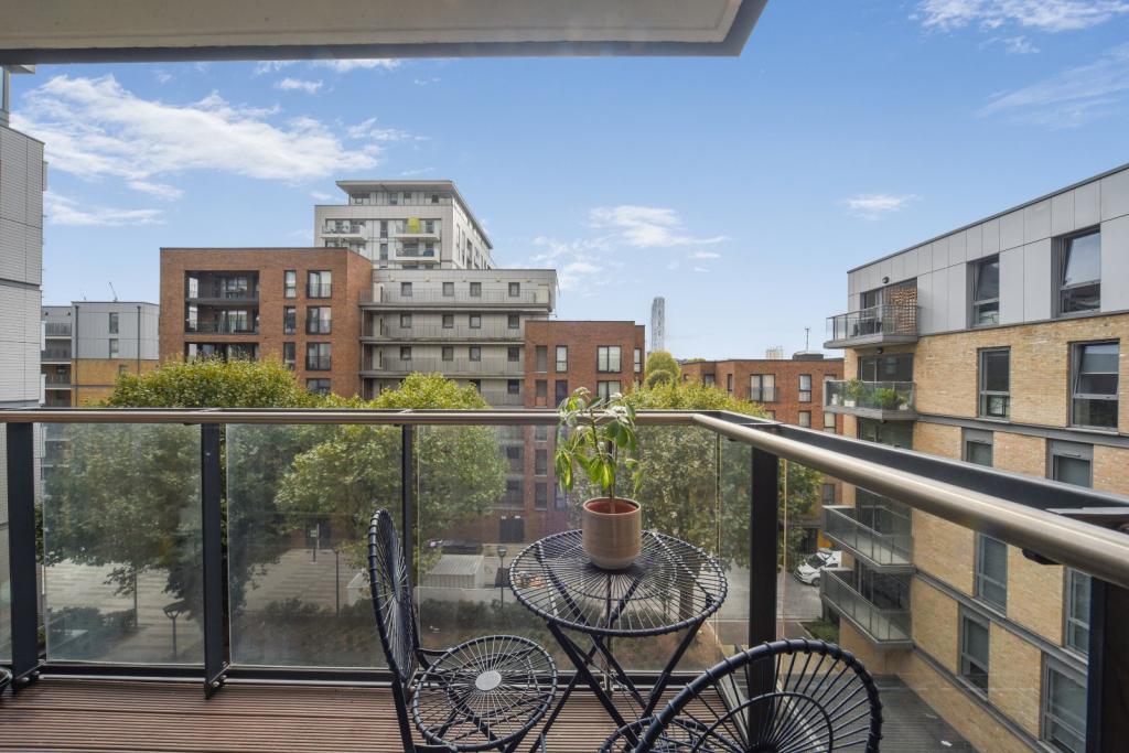 Chadwick Court, Jonzen Walk, Poplar, London, E14 – 2 Bedroom Apartment for Sale