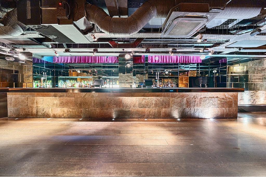 131 Aldersgate St, City of London – Retail Storefront for Lease – £55,000 per annum