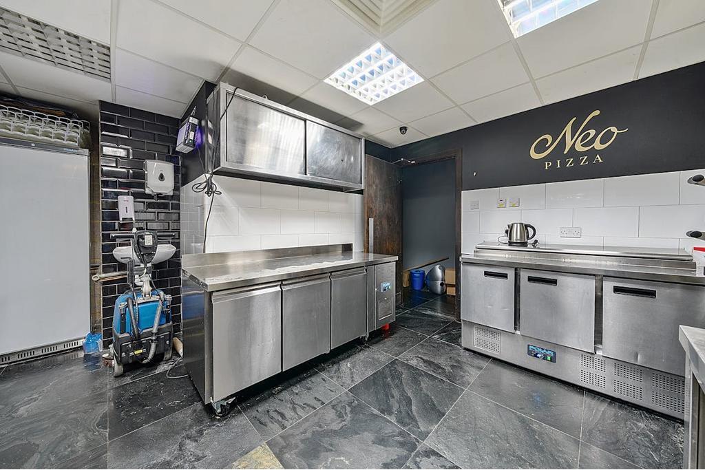 131 Aldersgate St, City of London – Retail Storefront for Lease – £55,000 per annum