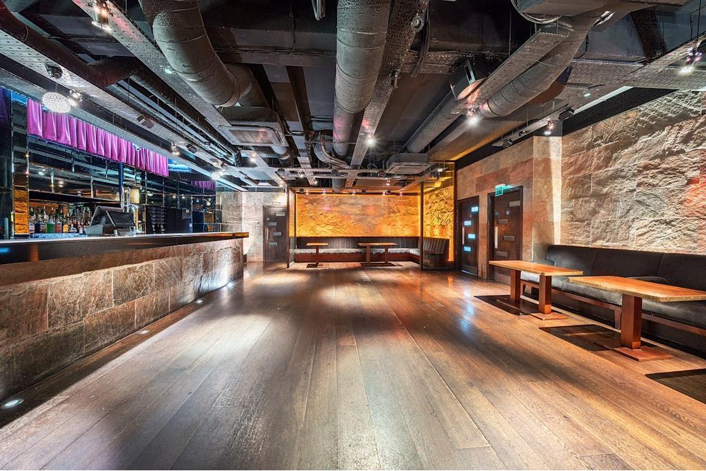 131 Aldersgate St, City of London – Retail Storefront for Lease – £55,000 per annum