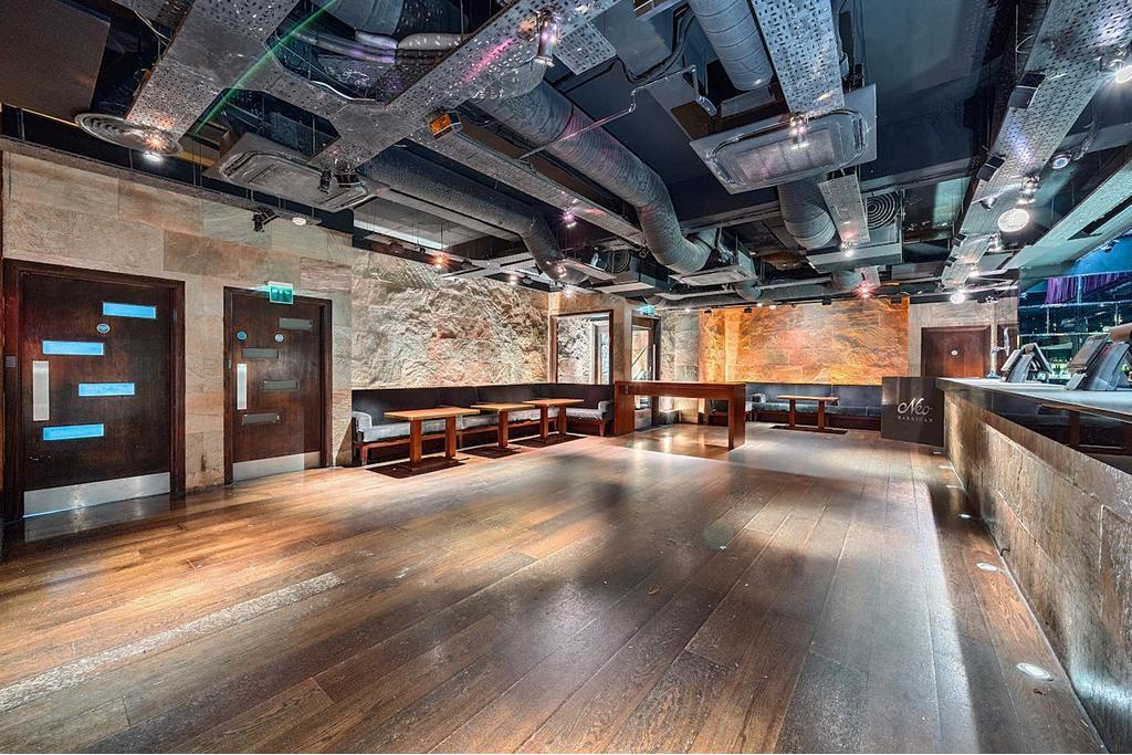 131 Aldersgate St, City of London – Retail Storefront for Lease – £55,000 per annum