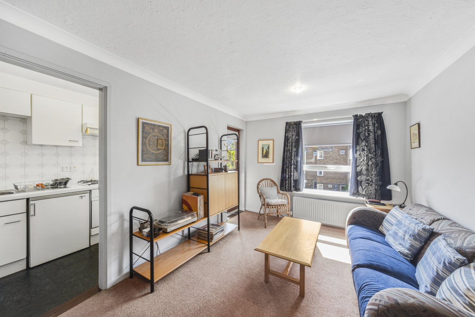 For Sale – Horseshoe Close, Isle of Dogs, London, E14 – One Bedroom Apartment – £300,000