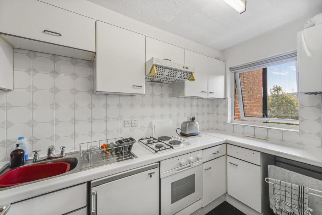 For Sale – Horseshoe Close, Isle of Dogs, London, E14 – One Bedroom Apartment – £300,000