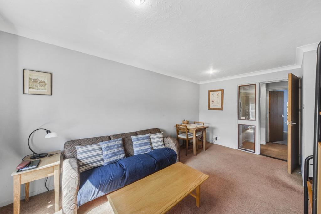 For Sale – Horseshoe Close, Isle of Dogs, London, E14 – One Bedroom Apartment – £300,000